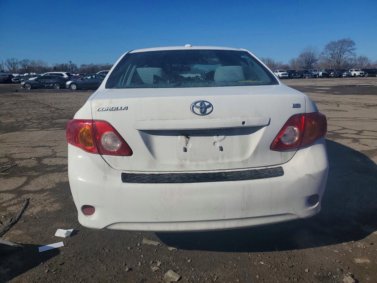 2010 TOYOTA COROLLA photo 11