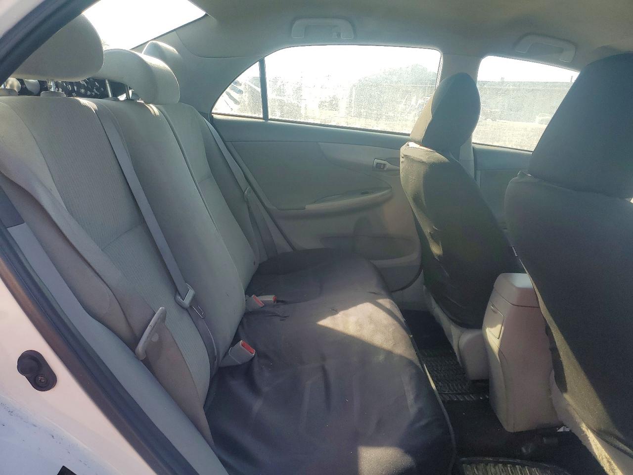 2010 TOYOTA COROLLA photo 19