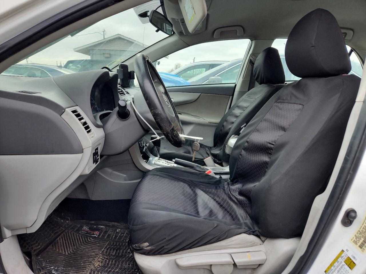 2010 TOYOTA COROLLA photo 13