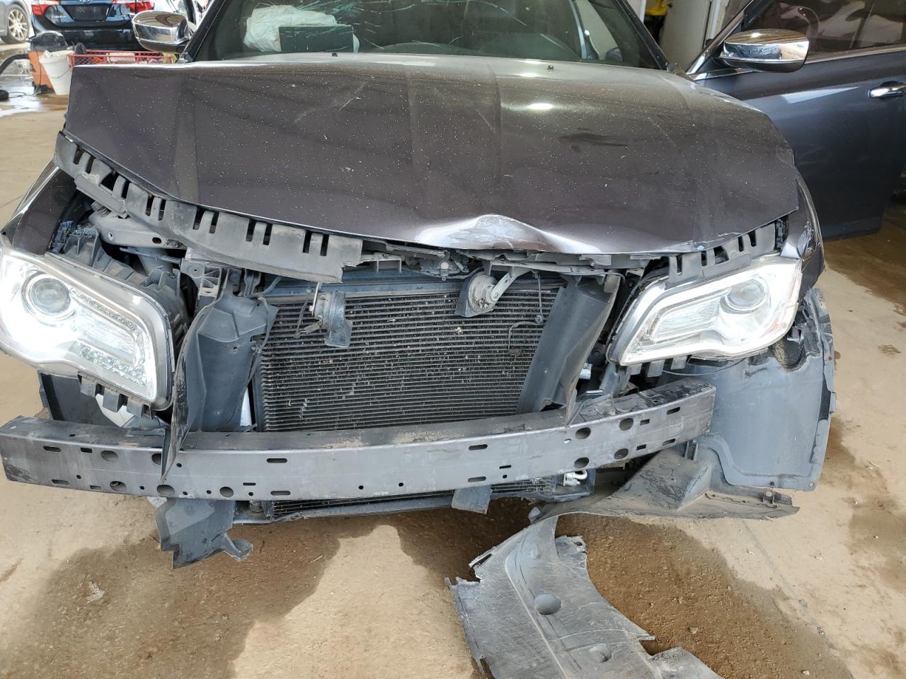 2014 CHRYSLER 300 photo 31