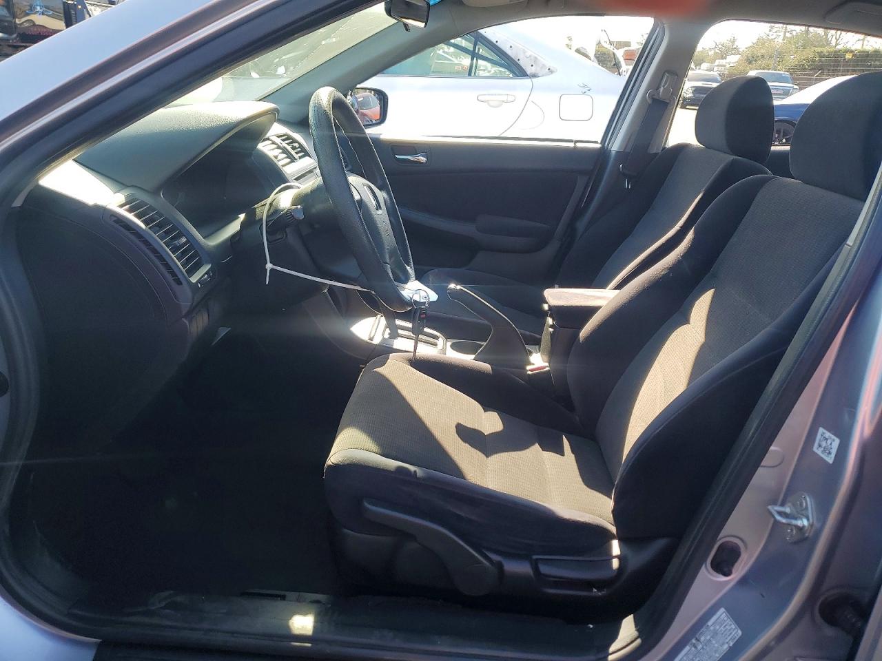 2004 HONDA ACCORD LX photo 7