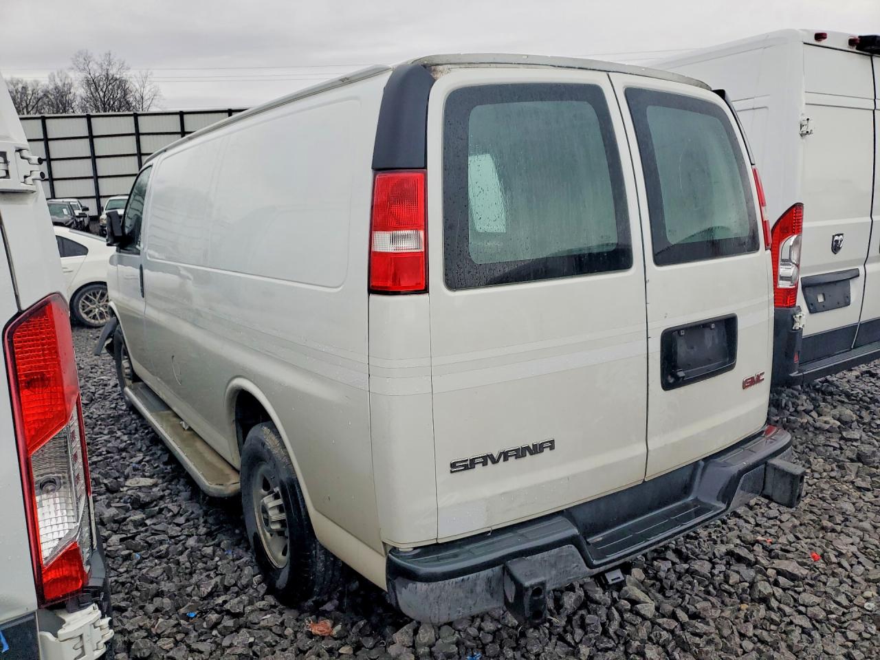 2020 GMC SAVANA G2500 photo 2