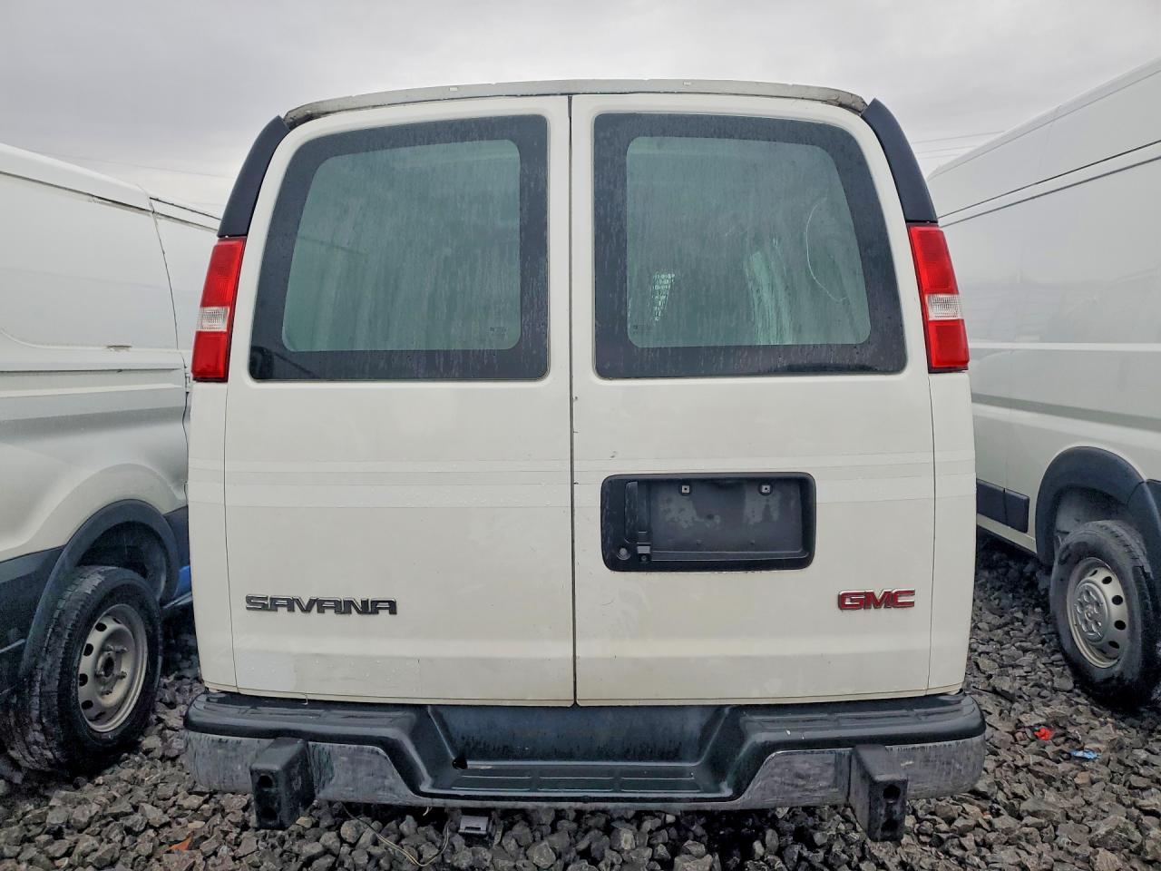 2020 GMC SAVANA G2500 photo 6