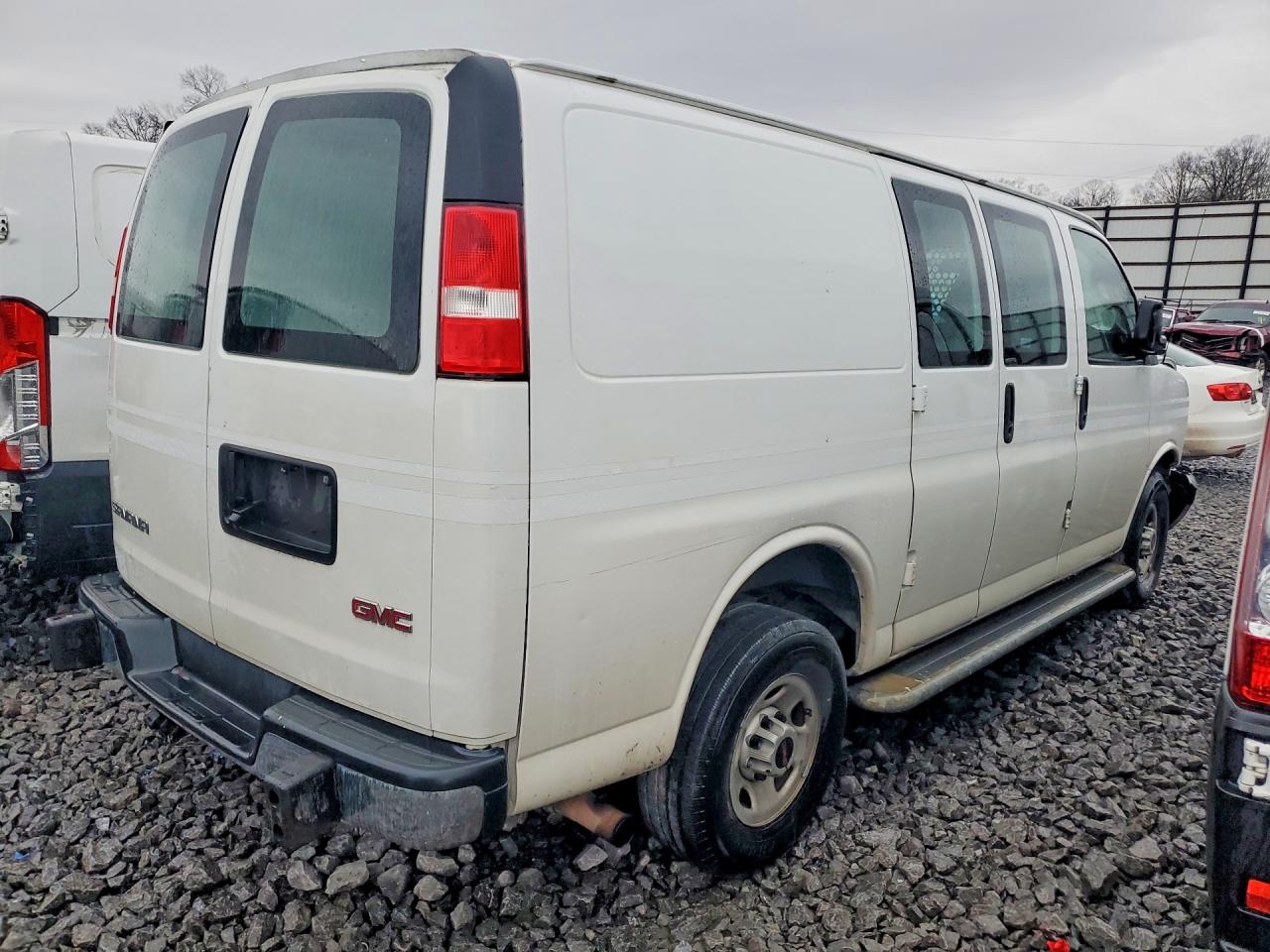 2020 GMC SAVANA G2500 photo 3