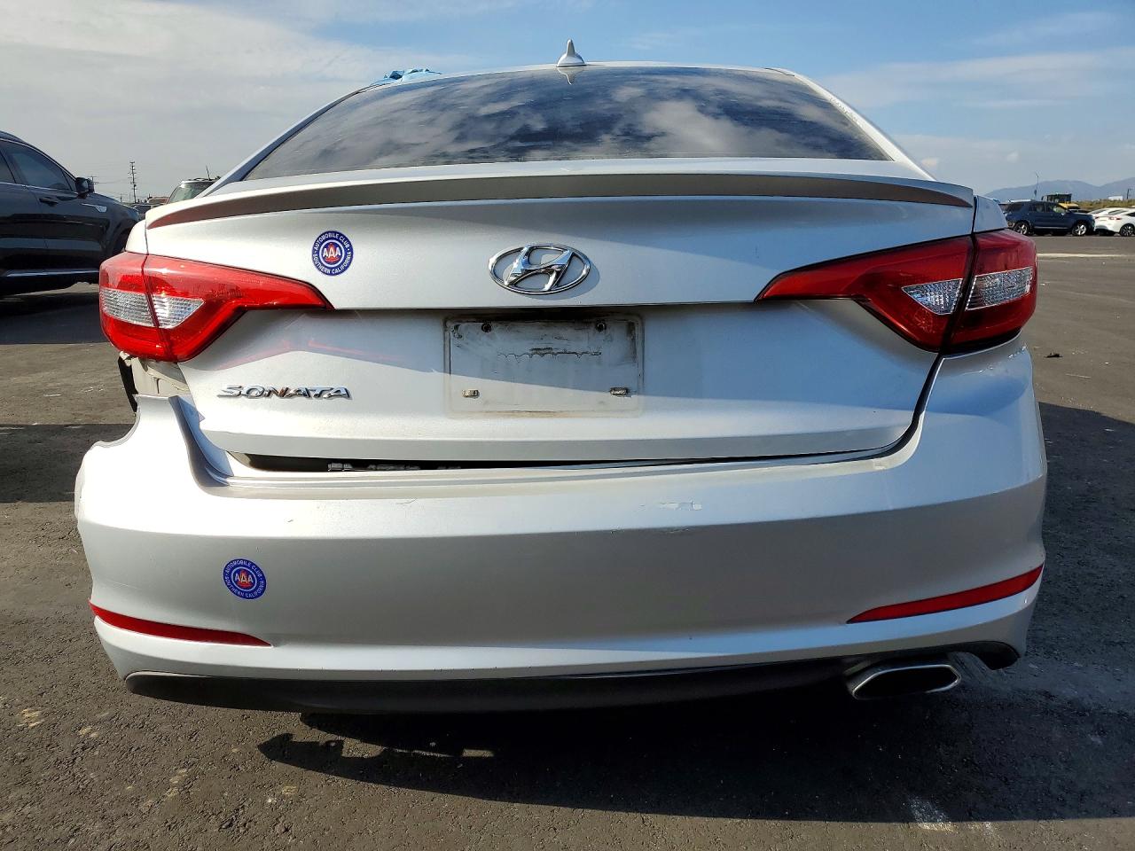2015 HYUNDAI SONATA SE photo 16