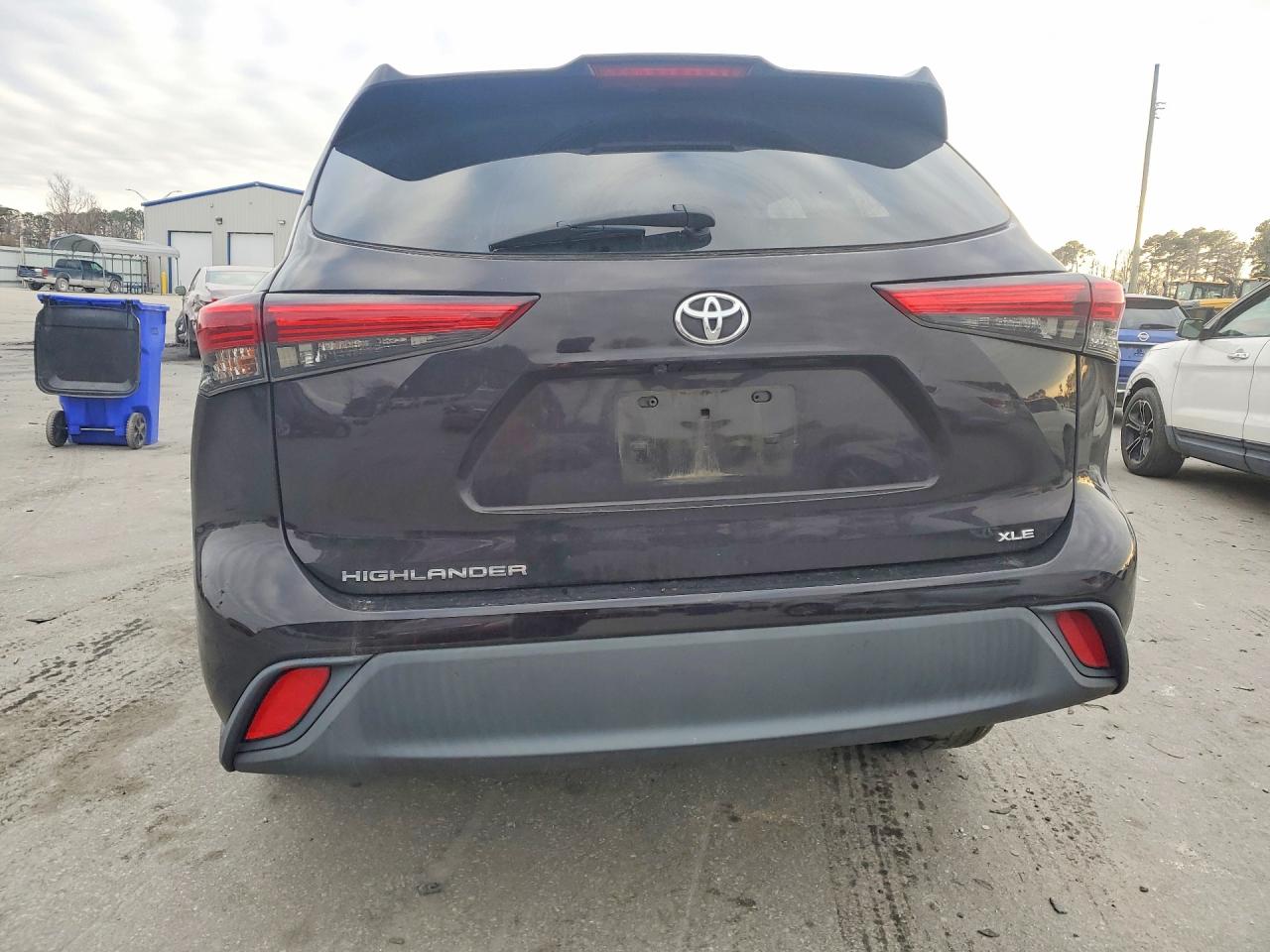 2021 TOYOTA HIGHLANDER XLE photo 11