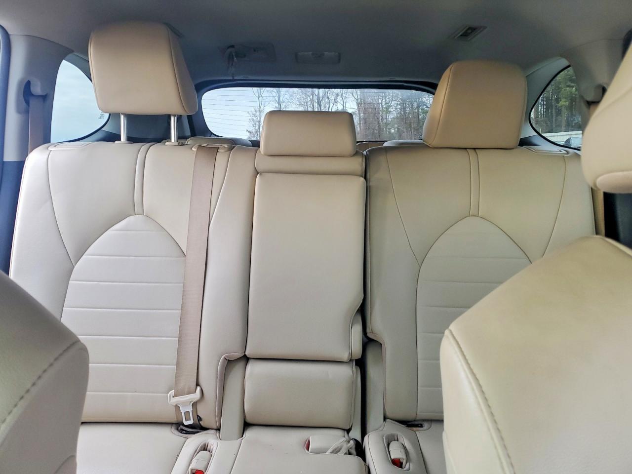 2021 TOYOTA HIGHLANDER XLE photo 19