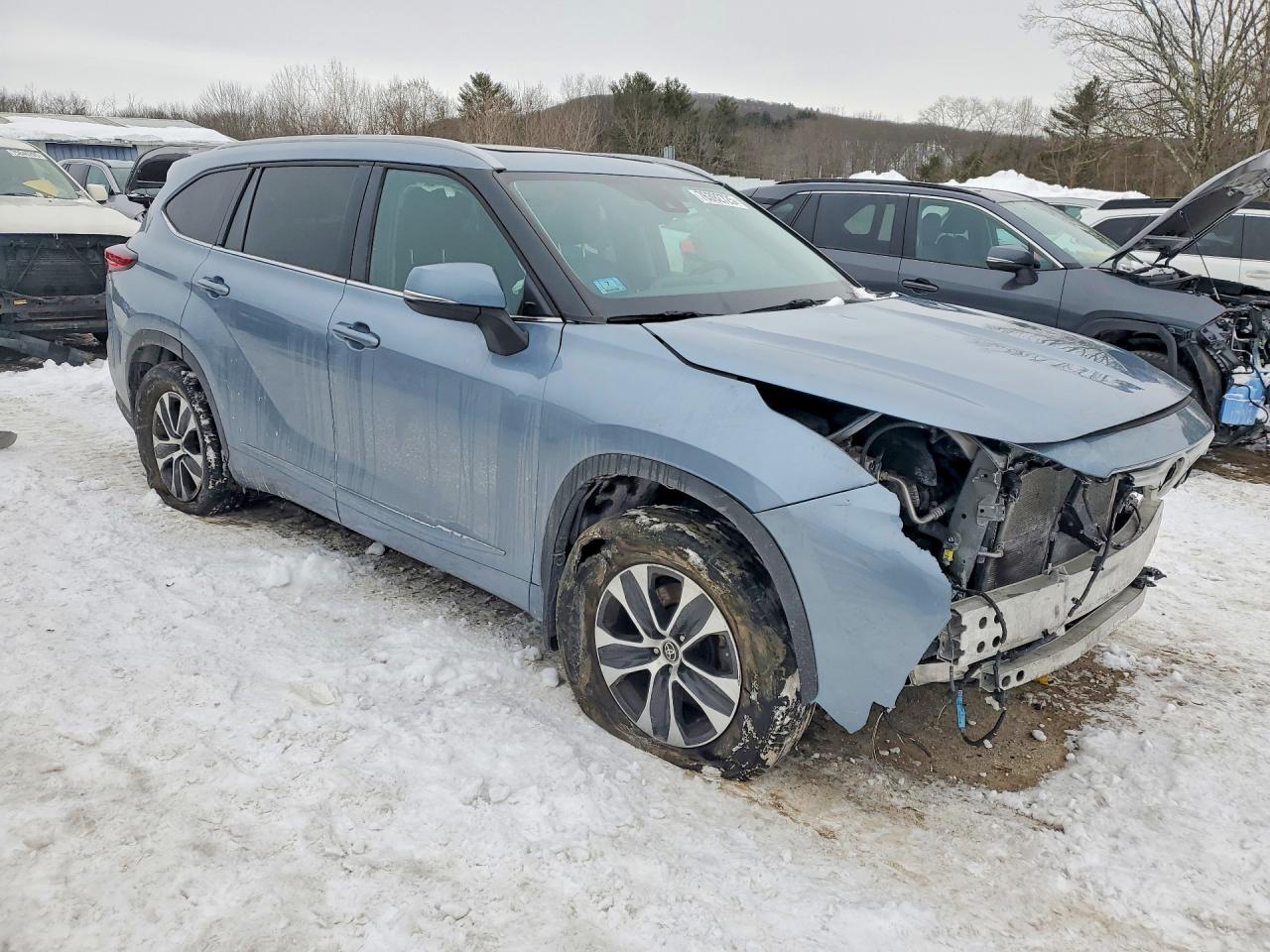 2022 TOYOTA HIGHLANDER XLE photo 4
