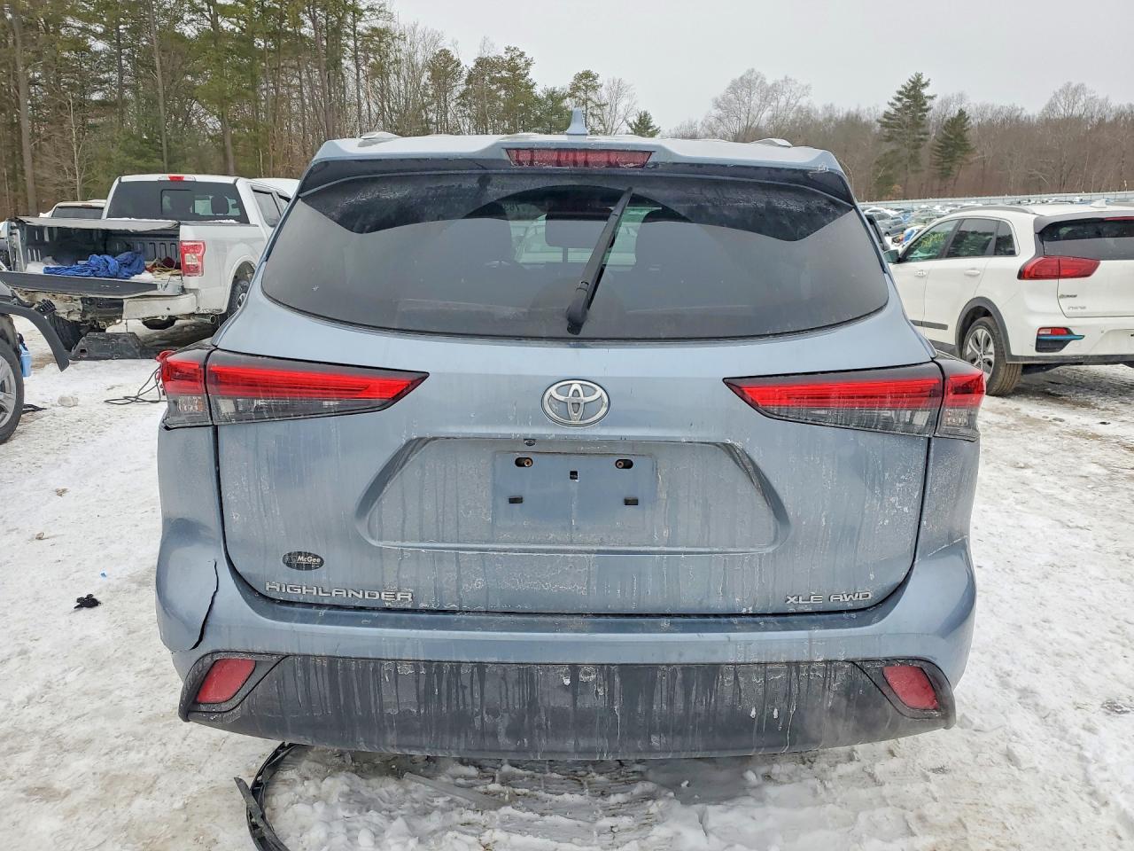 2022 TOYOTA HIGHLANDER XLE photo 6
