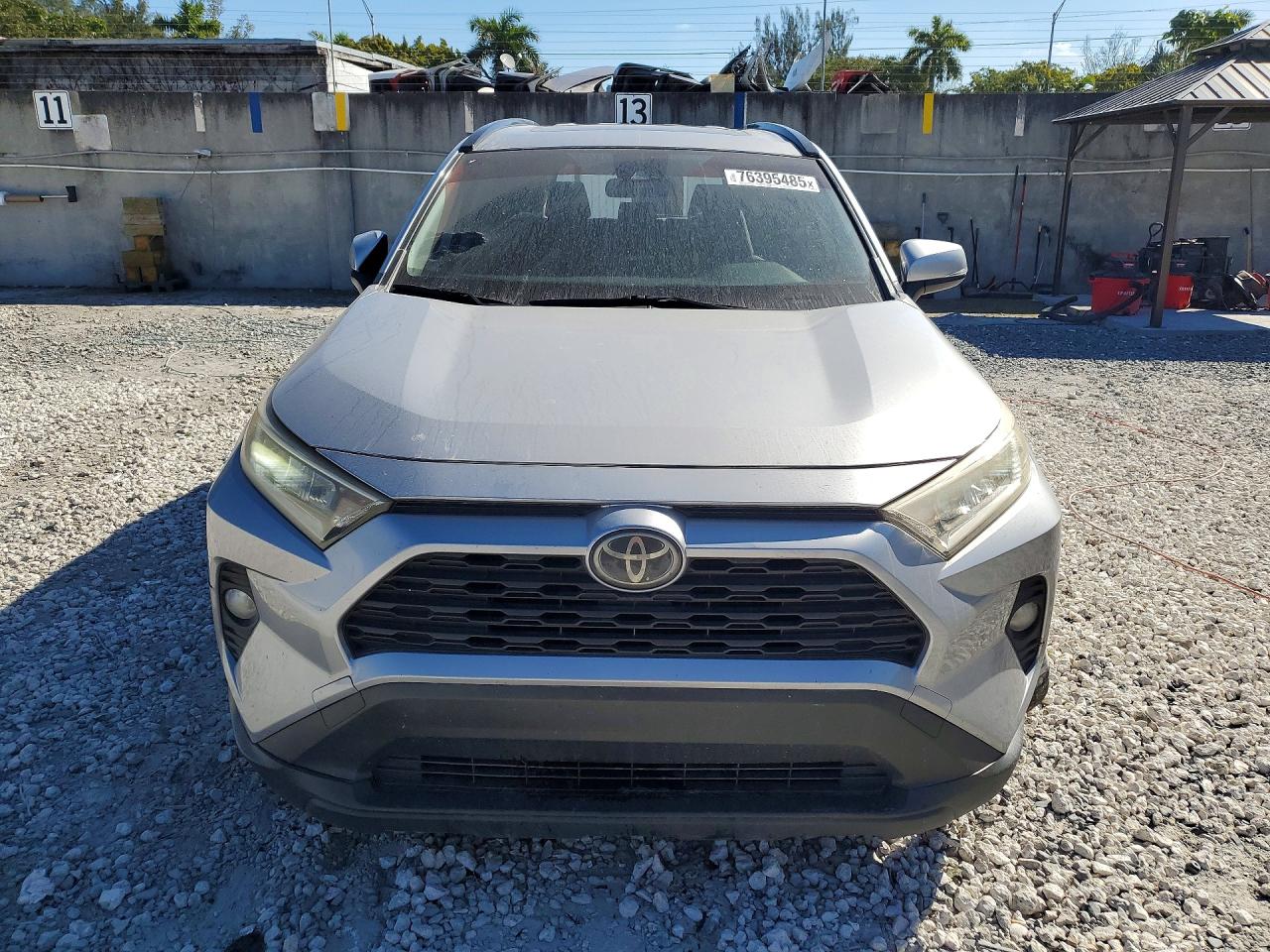 2019 TOYOTA RAV4 XLE photo 13