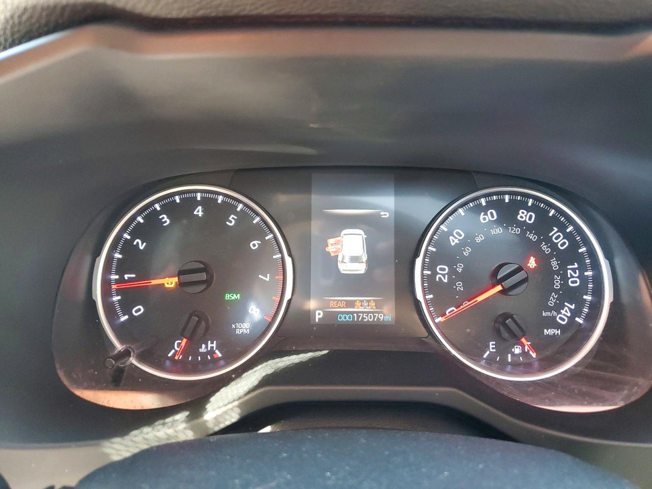 2019 TOYOTA RAV4 XLE photo 25