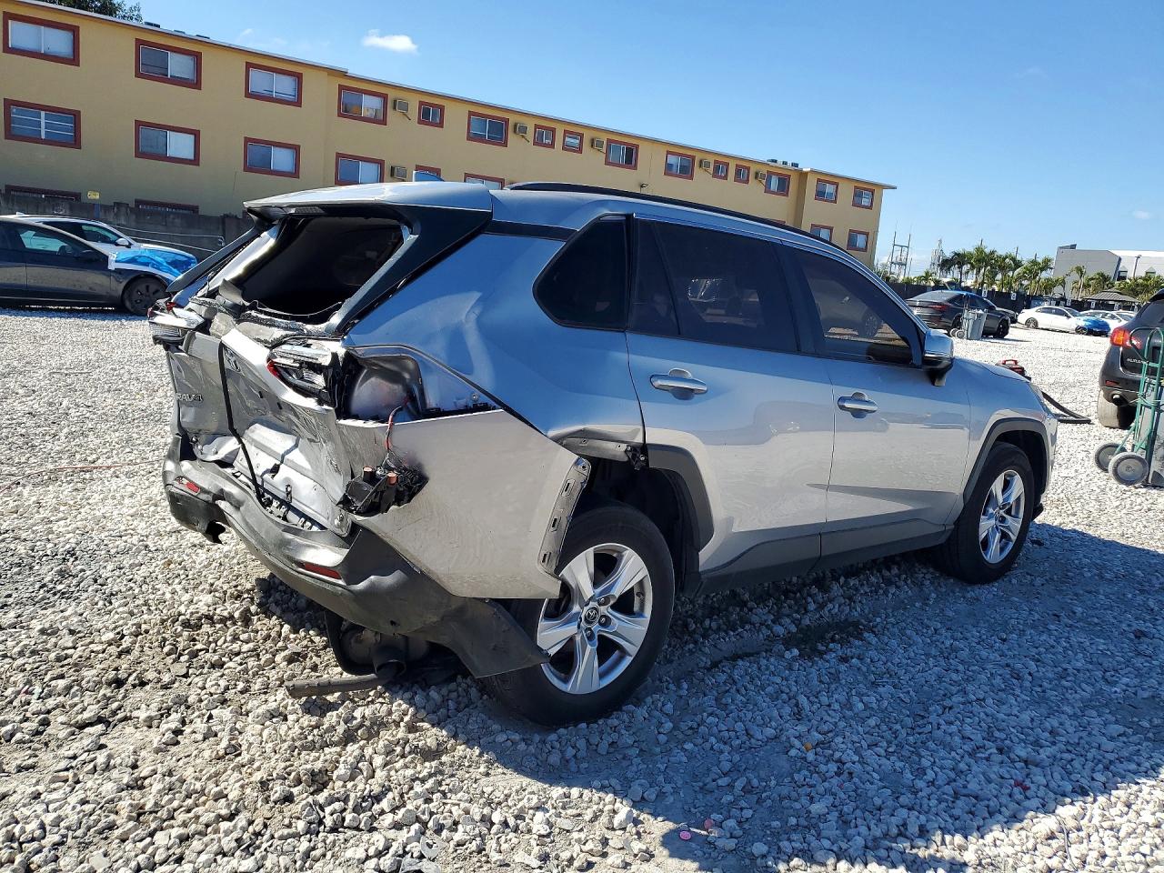 2019 TOYOTA RAV4 XLE photo 7
