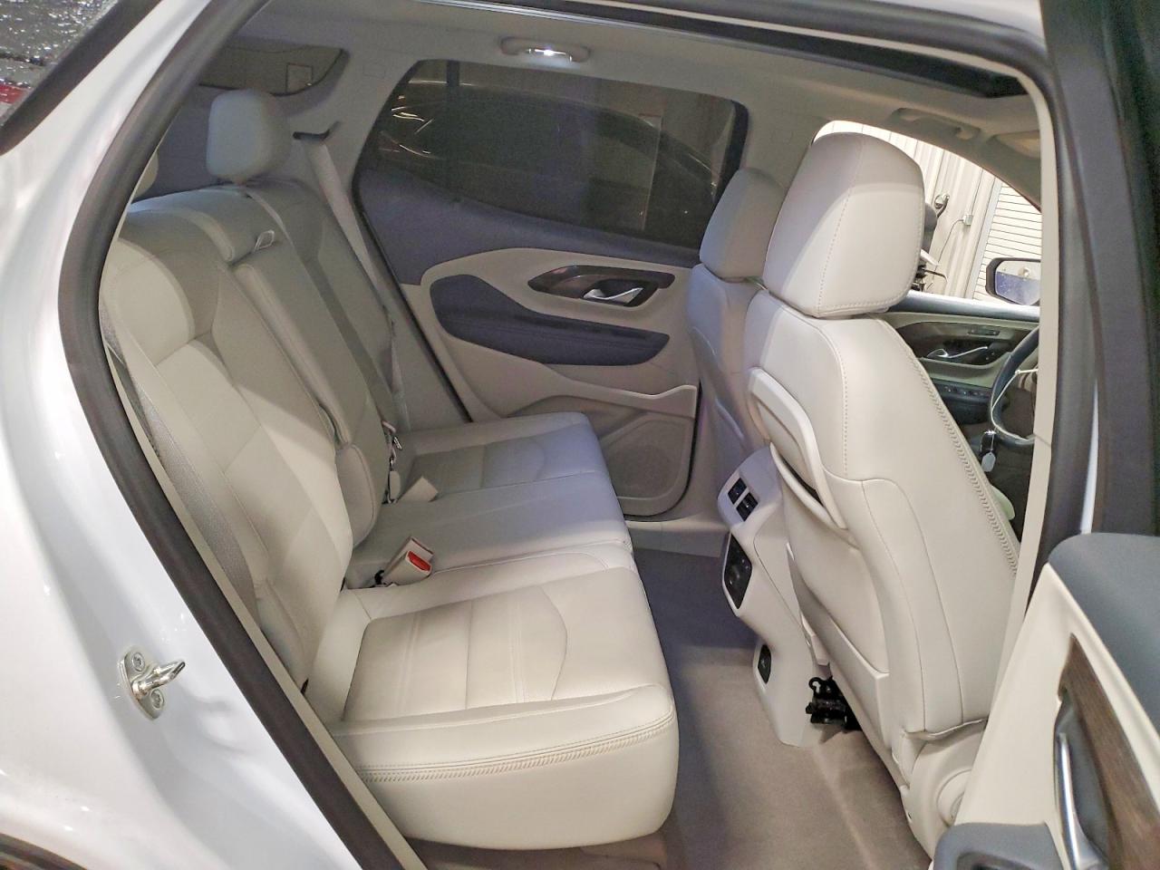 2024 GMC TERRAIN DENALI photo 11