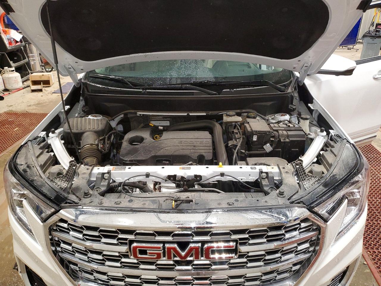 2024 GMC TERRAIN DENALI photo 12