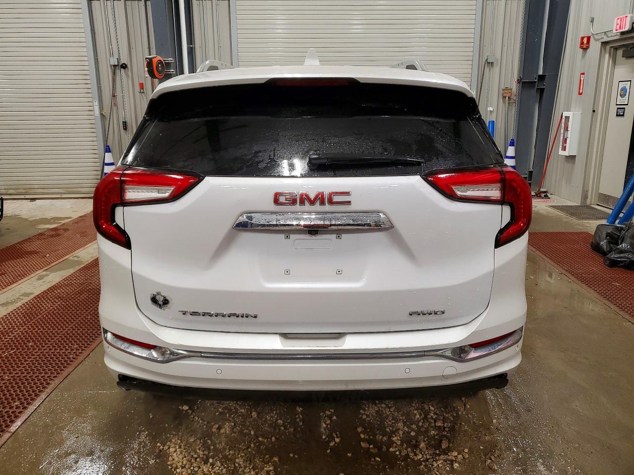 2024 GMC TERRAIN DENALI photo 6