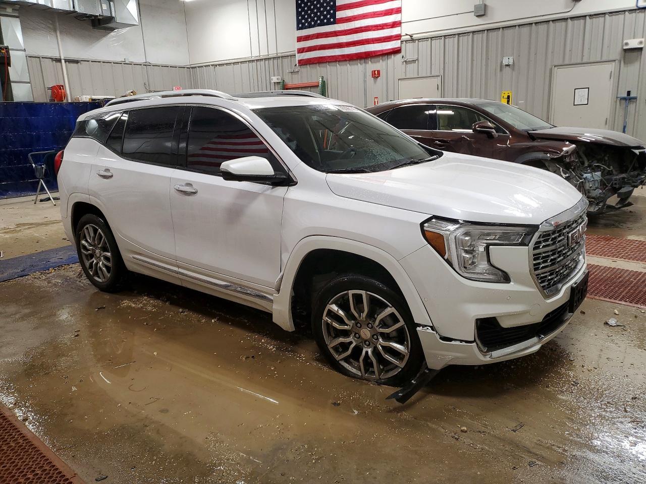 2024 GMC TERRAIN DENALI photo 4