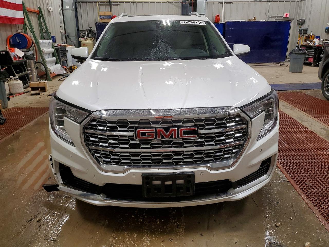 2024 GMC TERRAIN DENALI photo 5