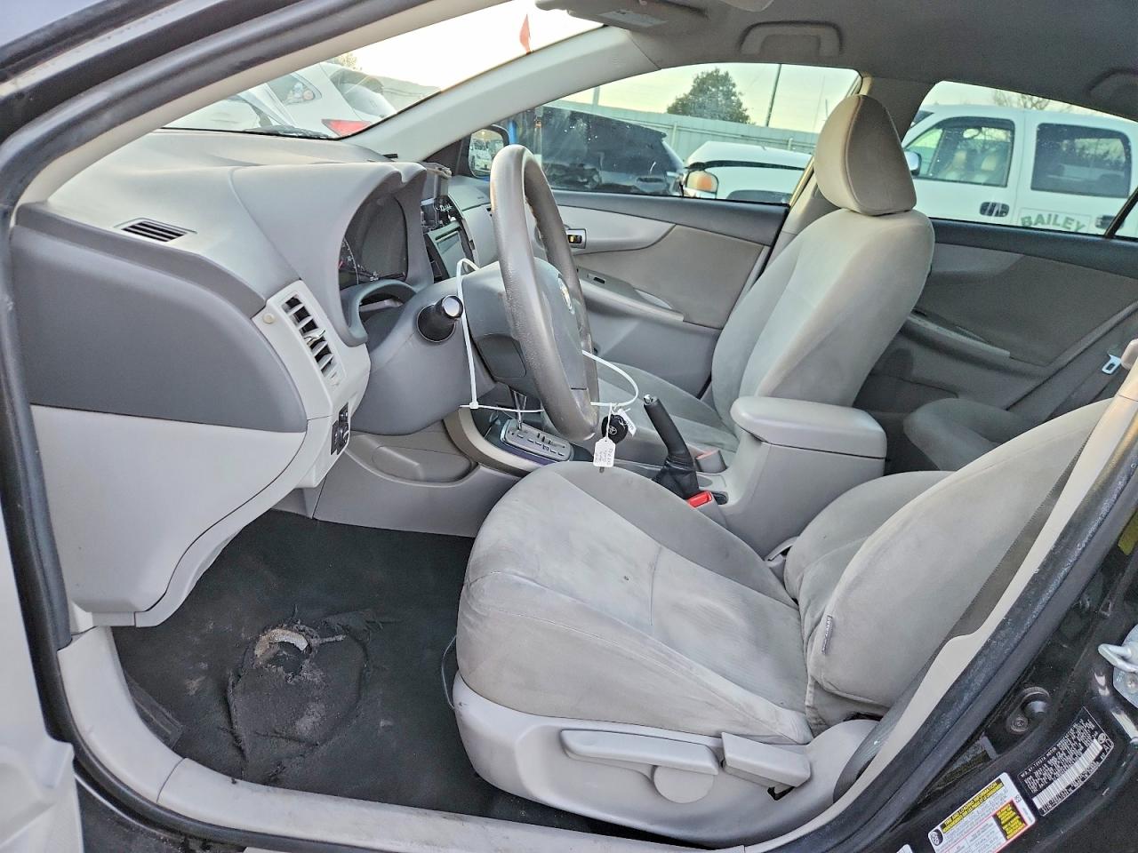 2010 TOYOTA COROLLA LE photo 7