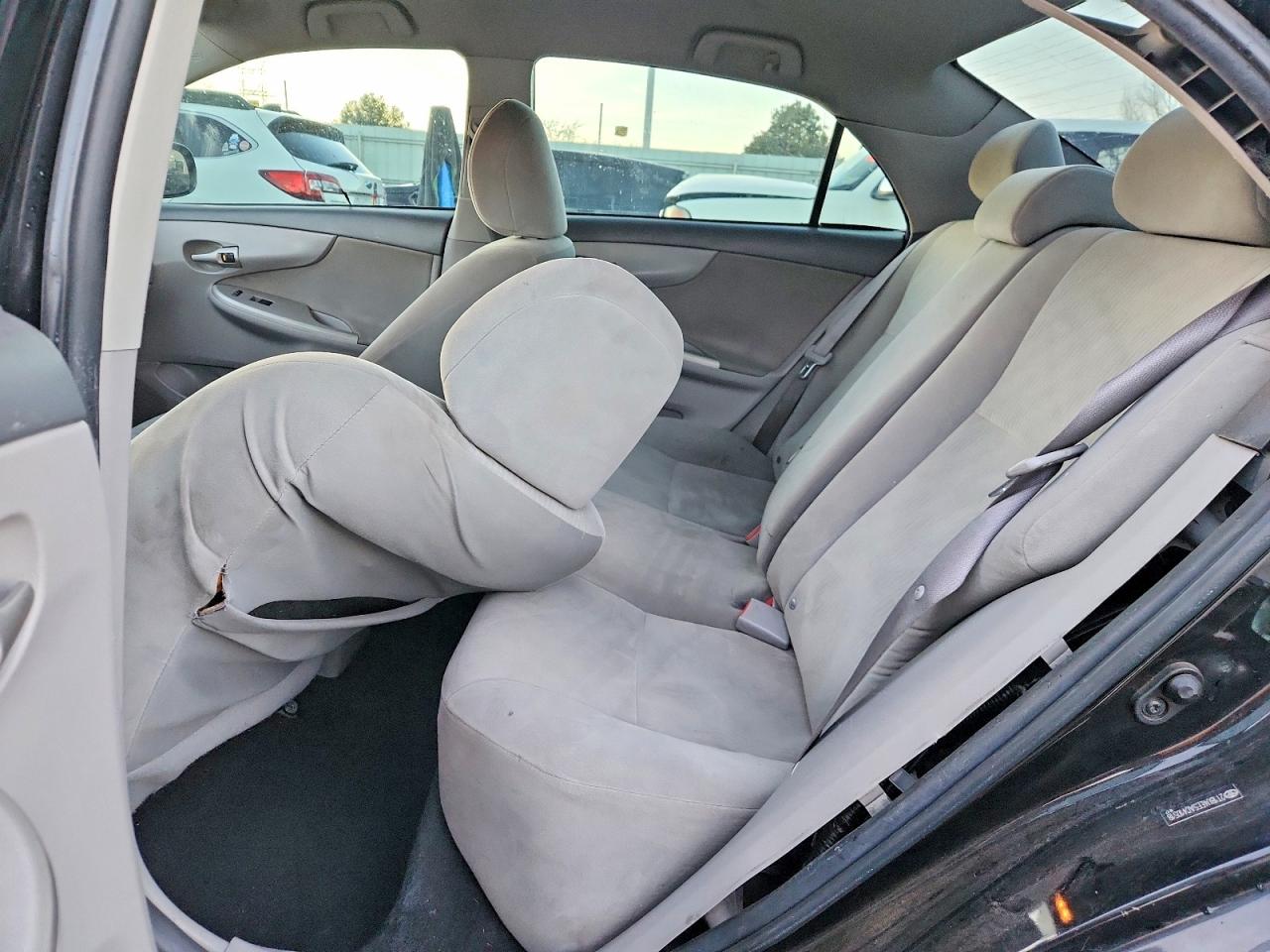 2010 TOYOTA COROLLA LE photo 10