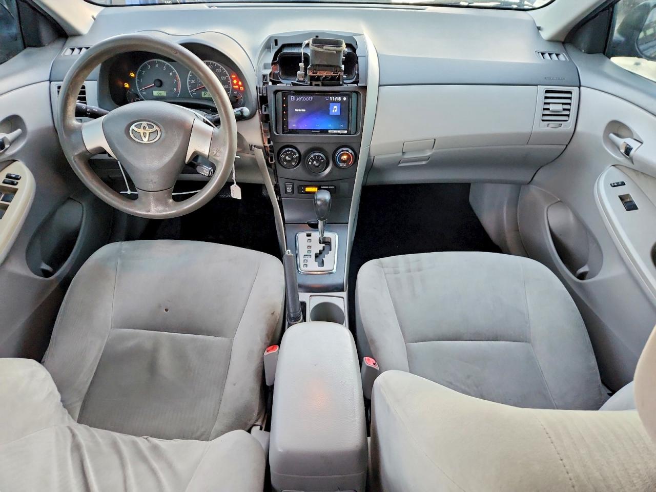 2010 TOYOTA COROLLA LE photo 8
