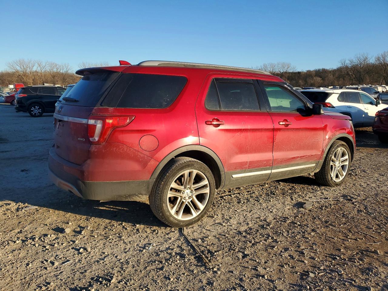 2017 FORD EXPLORER XLT photo 3
