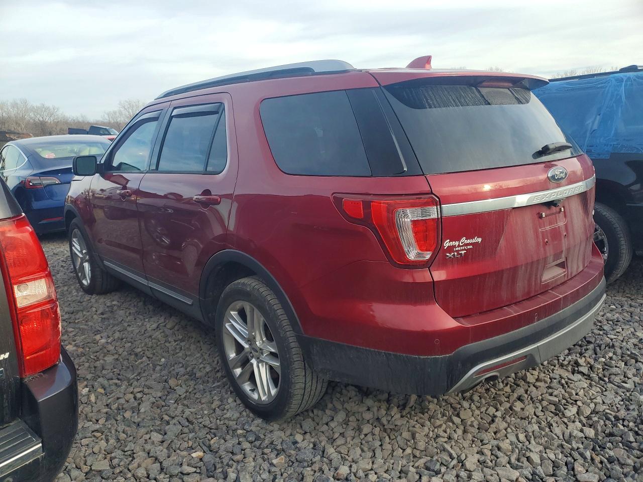 2017 FORD EXPLORER XLT photo 2