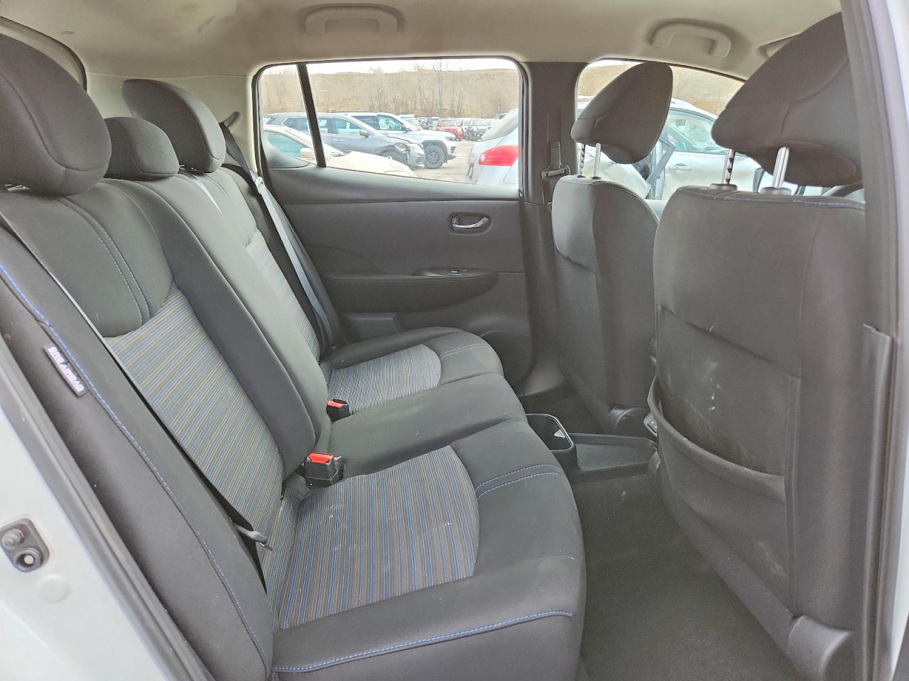 2025 NISSAN LEAF S photo 10