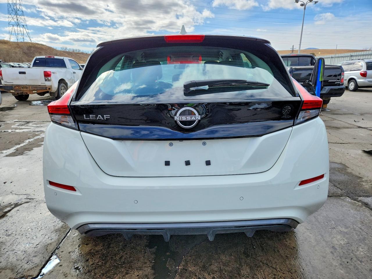 2025 NISSAN LEAF S photo 6