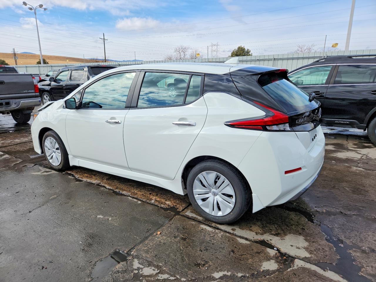 2025 NISSAN LEAF S photo 2