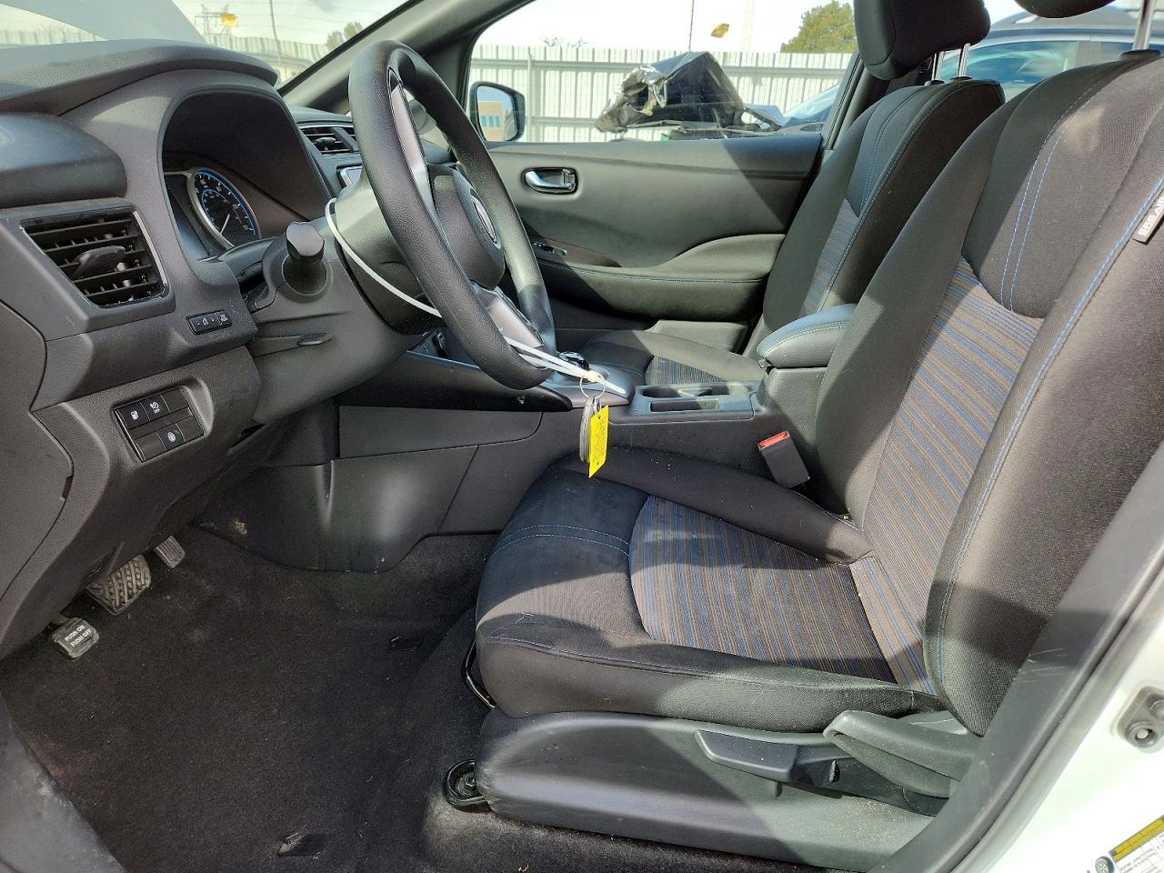 2025 NISSAN LEAF S photo 7