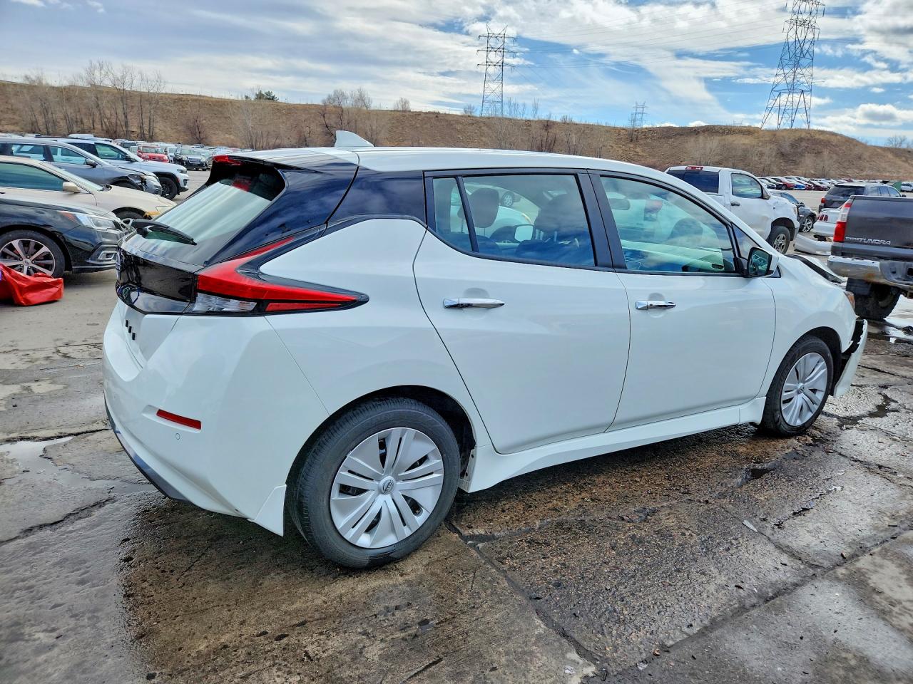 2025 NISSAN LEAF S photo 3