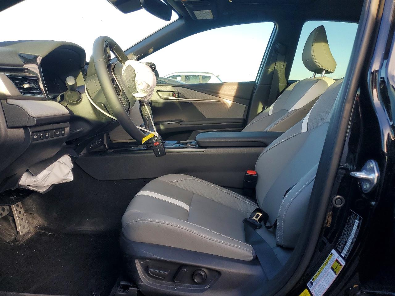 2025 TOYOTA CAMRY photo 7