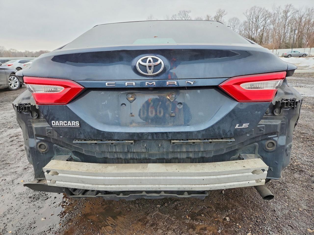 2018 TOYOTA CAMRY LE photo 11