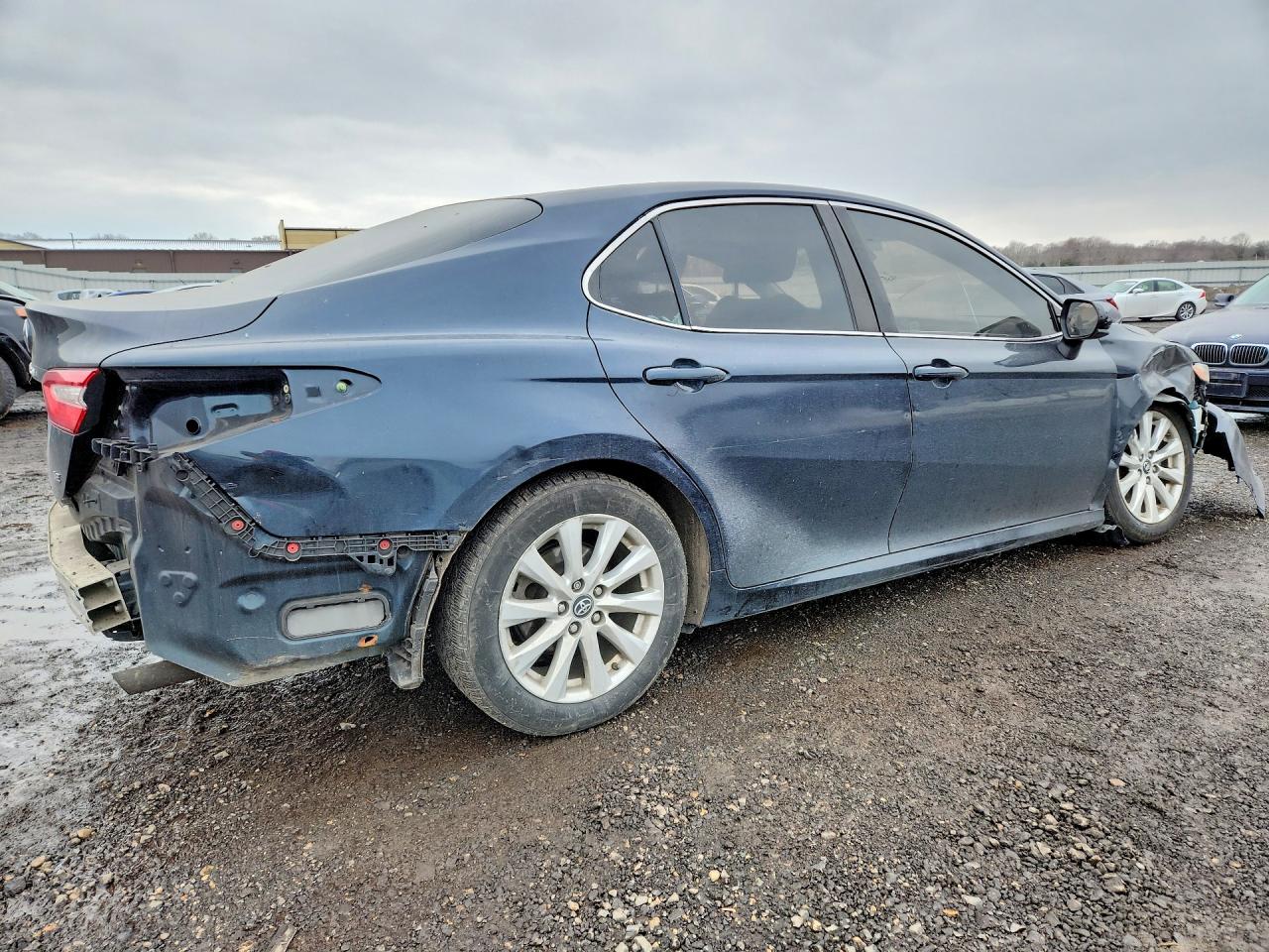 2018 TOYOTA CAMRY LE photo 5