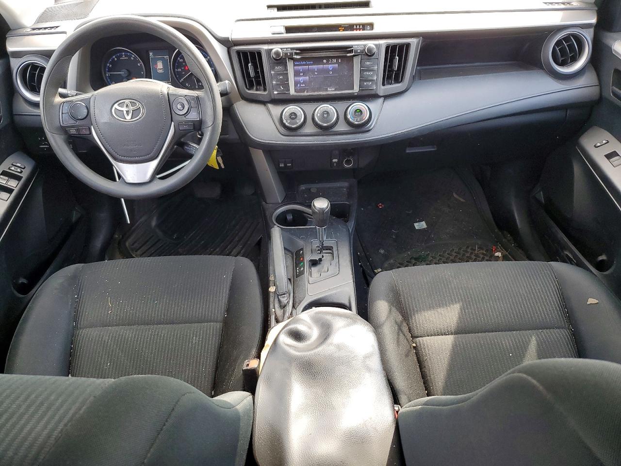 2018 TOYOTA RAV4 LE photo 8