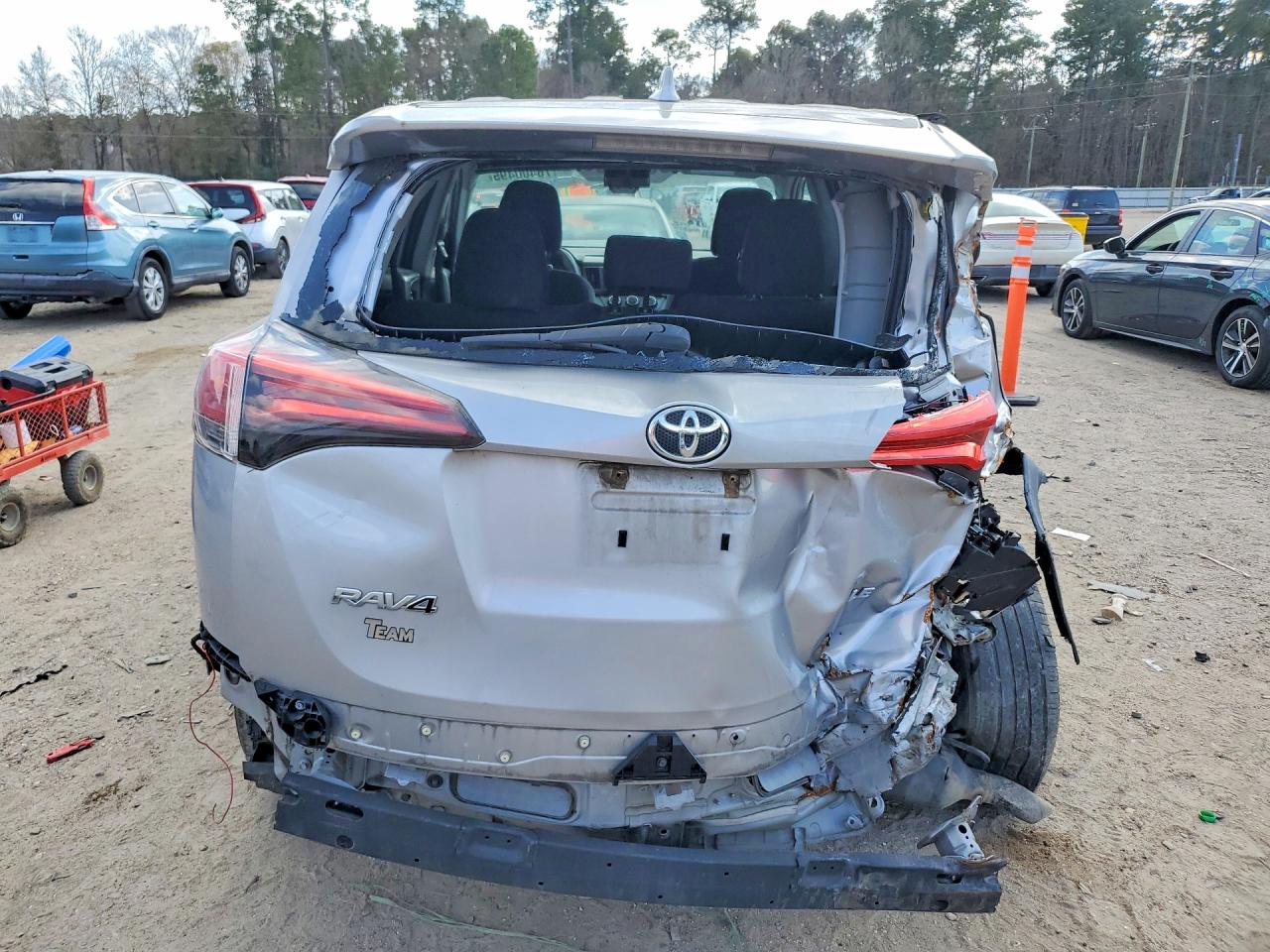 2018 TOYOTA RAV4 LE photo 6