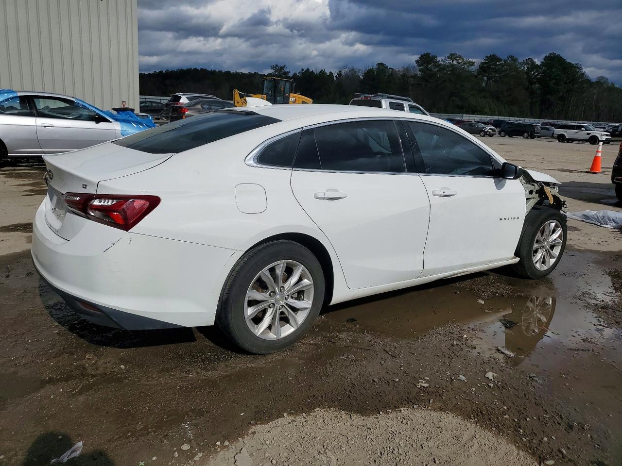 2021 CHEVROLET MALIBU LT photo 3