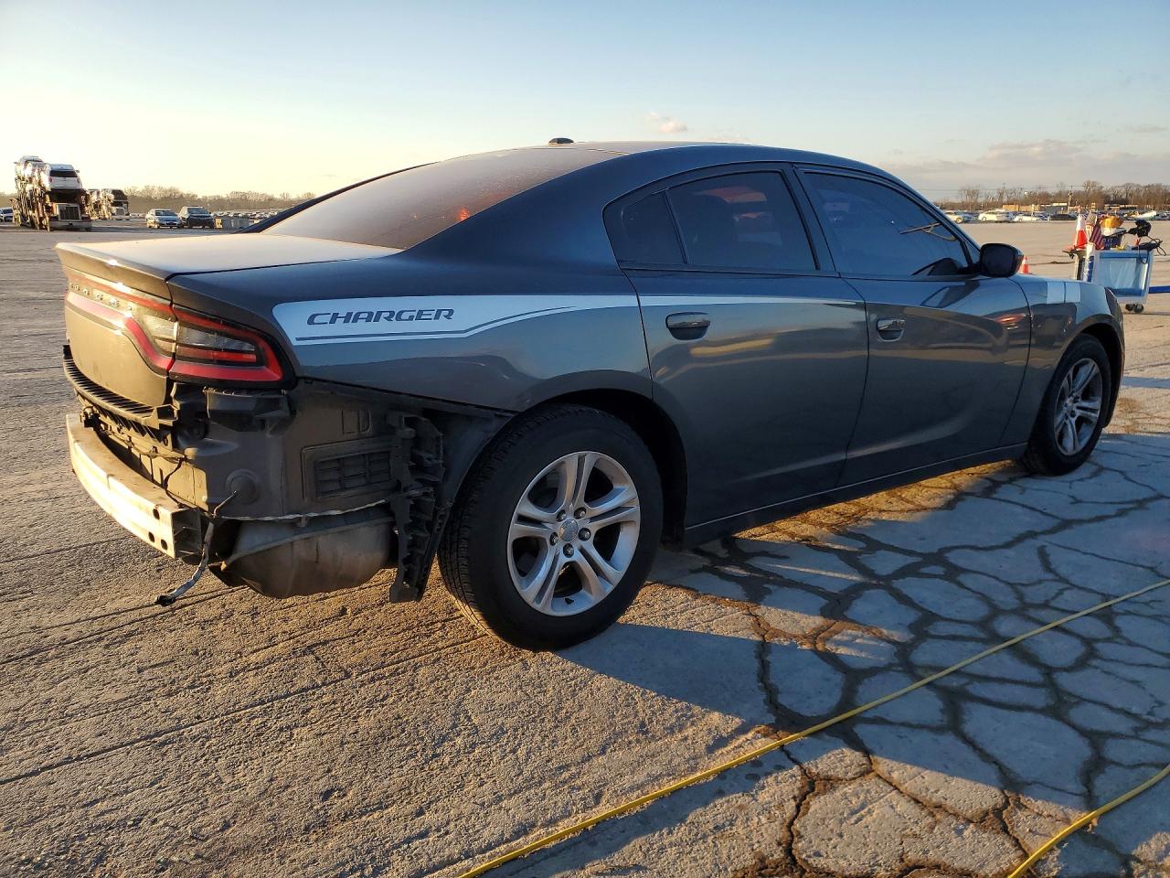 2017 DODGE CHARGER SE photo 5