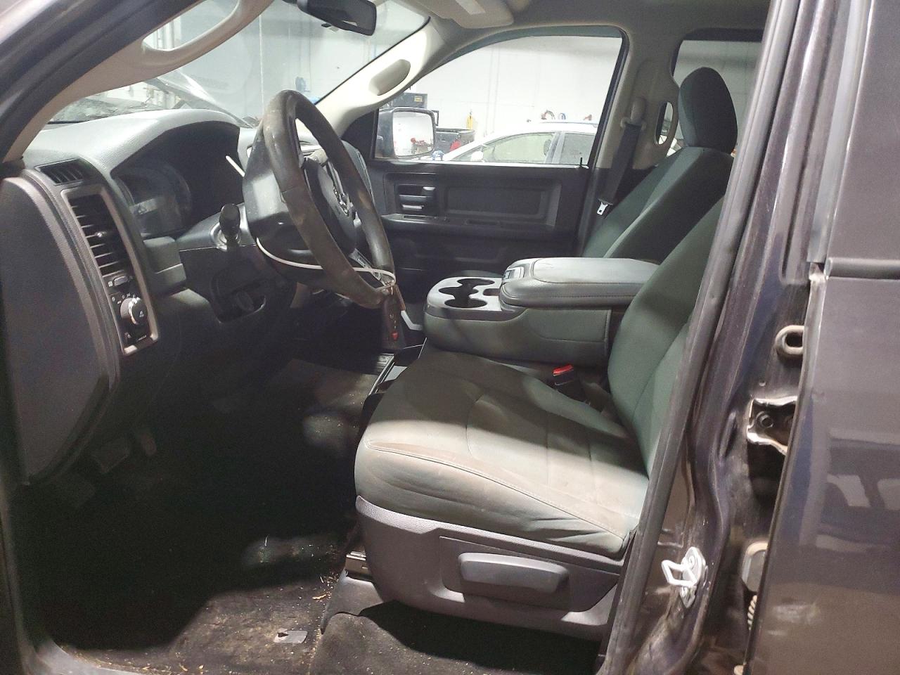 2016 RAM 1500 ST photo 13