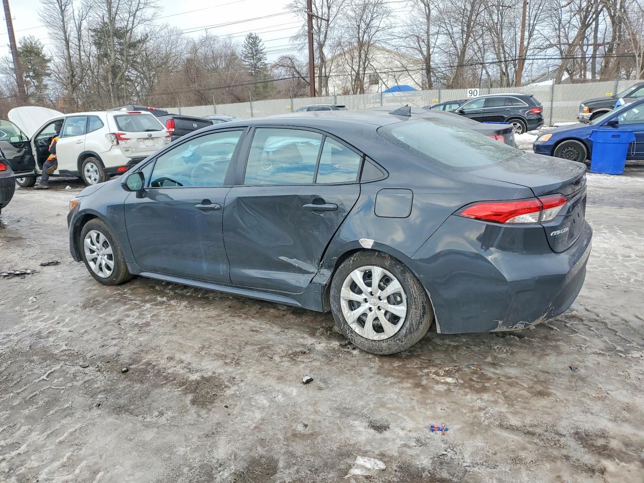 2023 TOYOTA COROLLA LE photo 2
