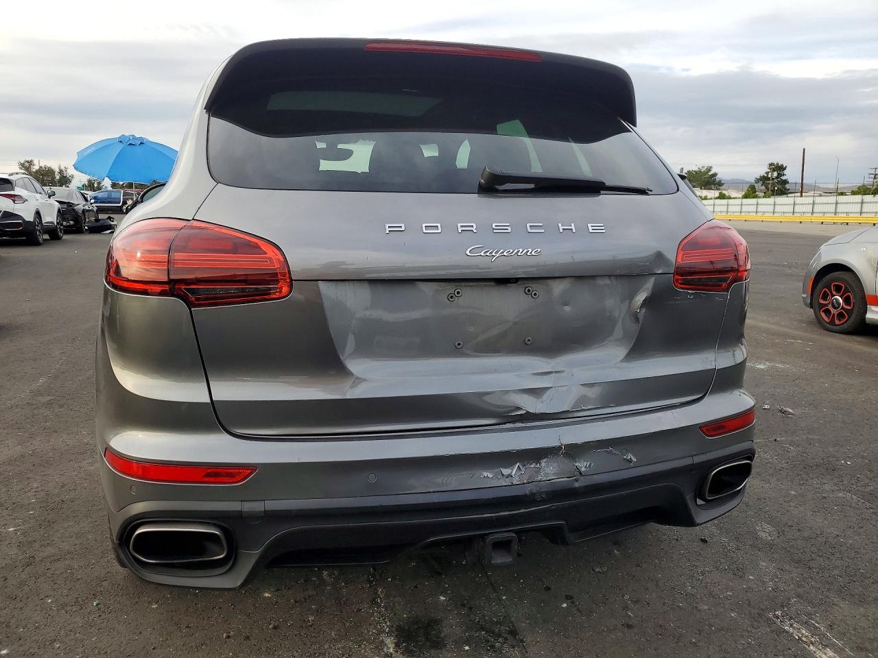 2016 PORSCHE CAYENNE photo 11