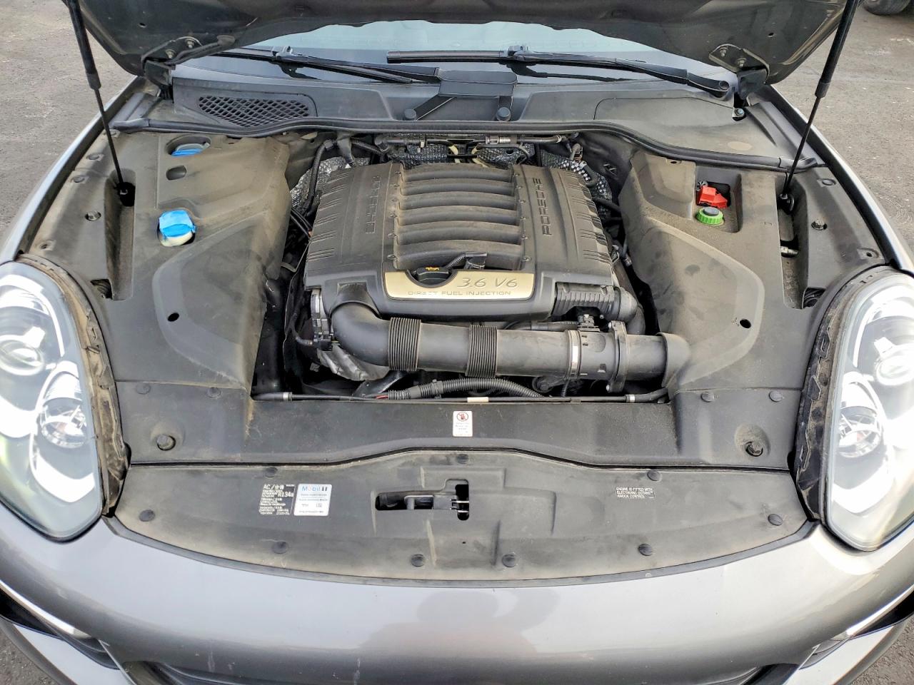 2016 PORSCHE CAYENNE photo 23
