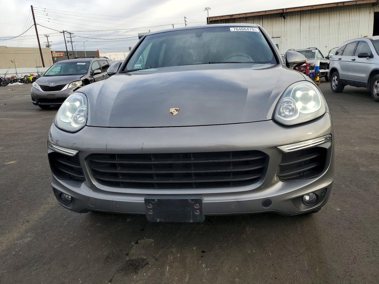 2016 PORSCHE CAYENNE photo 9