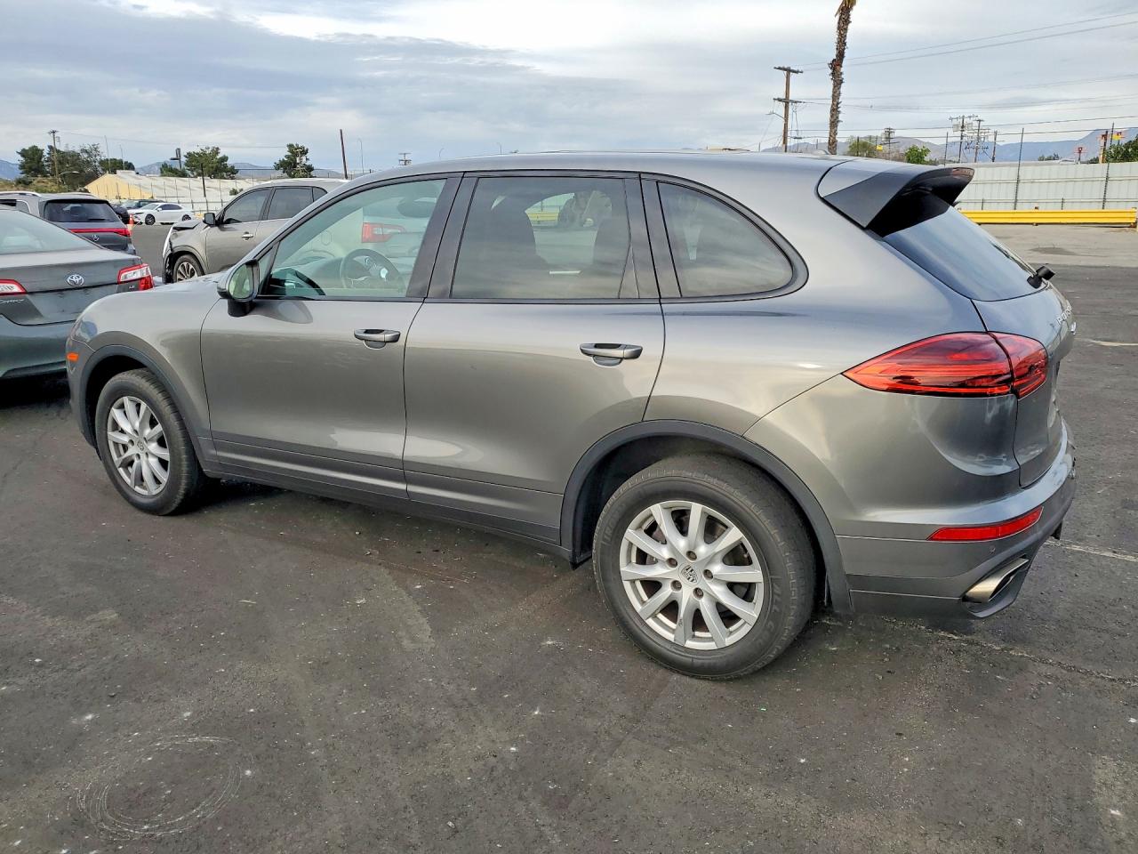 2016 PORSCHE CAYENNE photo 3