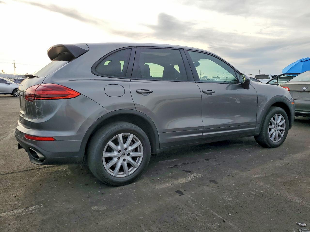 2016 PORSCHE CAYENNE photo 5