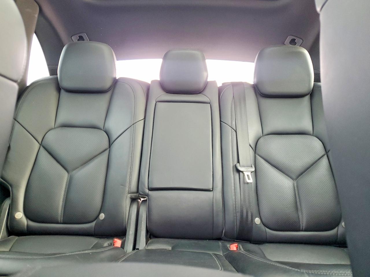 2016 PORSCHE CAYENNE photo 19