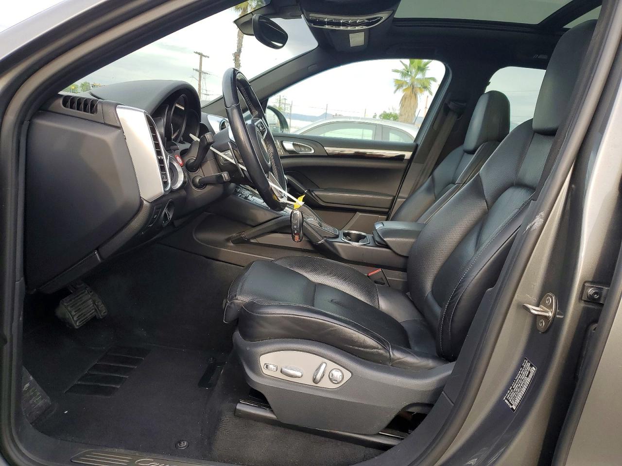 2016 PORSCHE CAYENNE photo 13