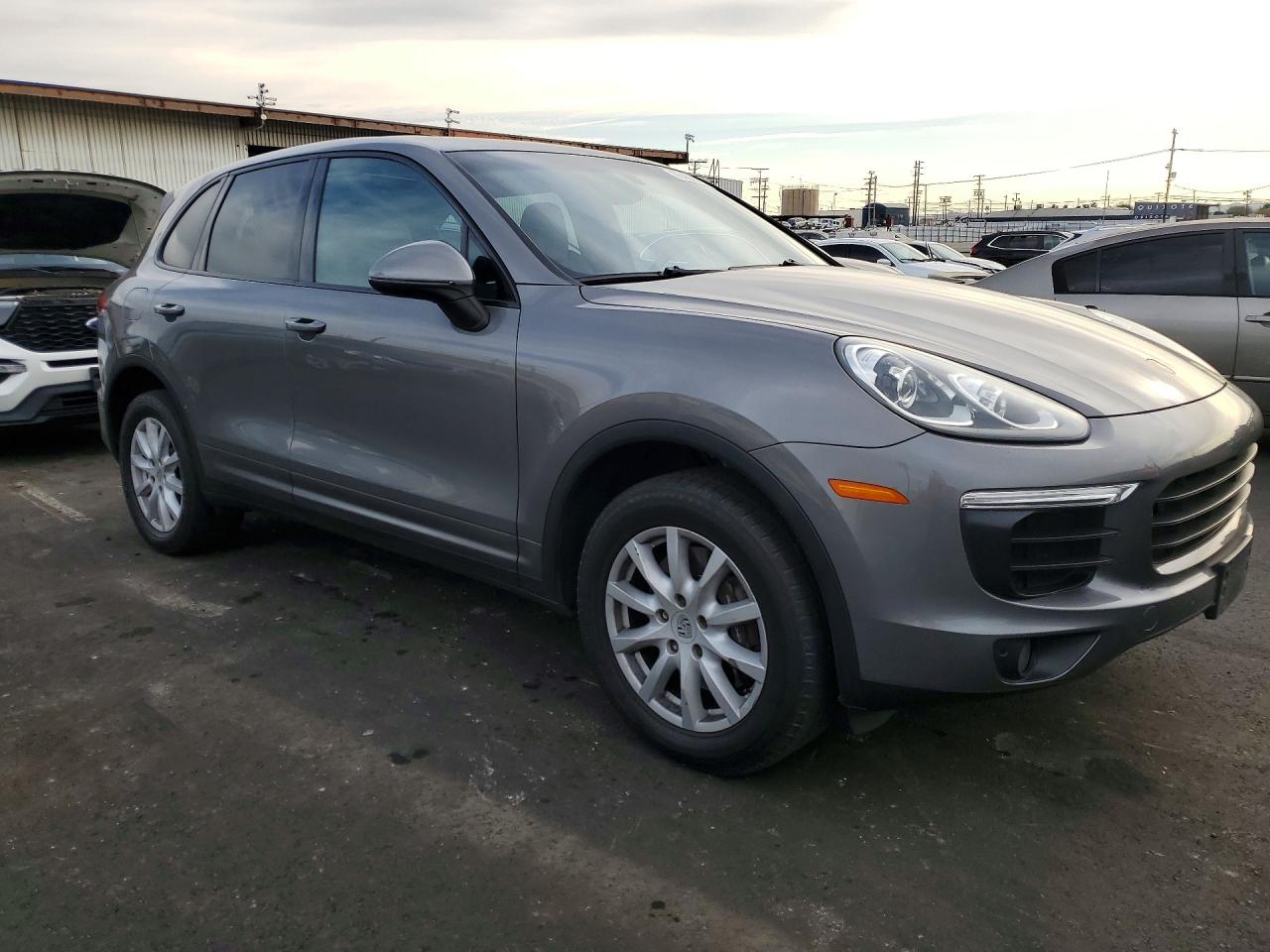 2016 PORSCHE CAYENNE photo 7