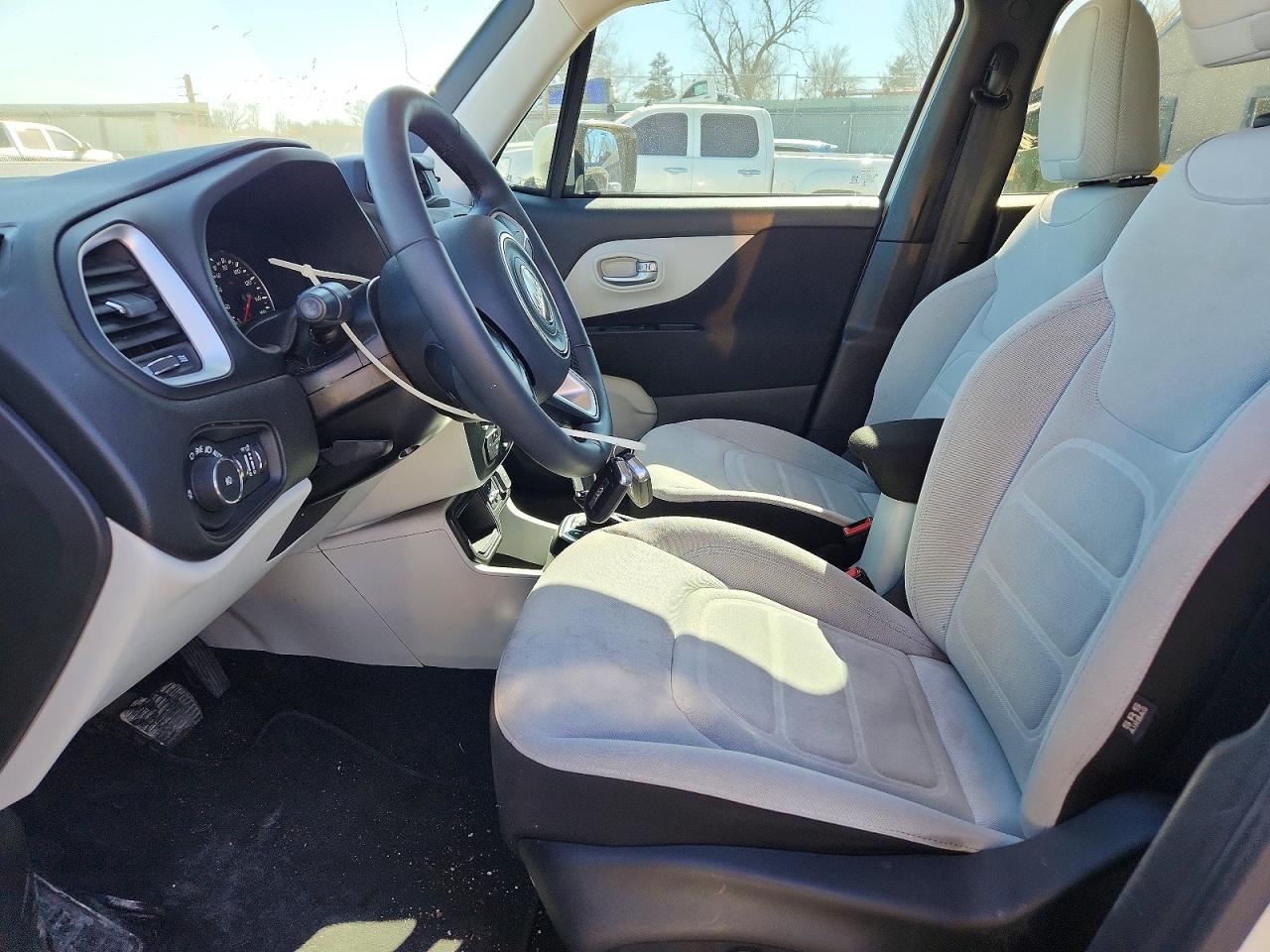 2019 JEEP RENEGADE LATITUDE photo 19
