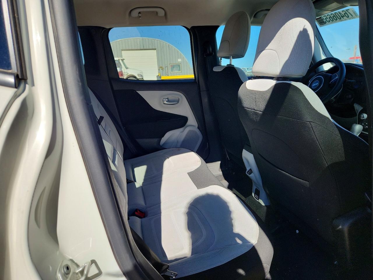 2019 JEEP RENEGADE LATITUDE photo 28